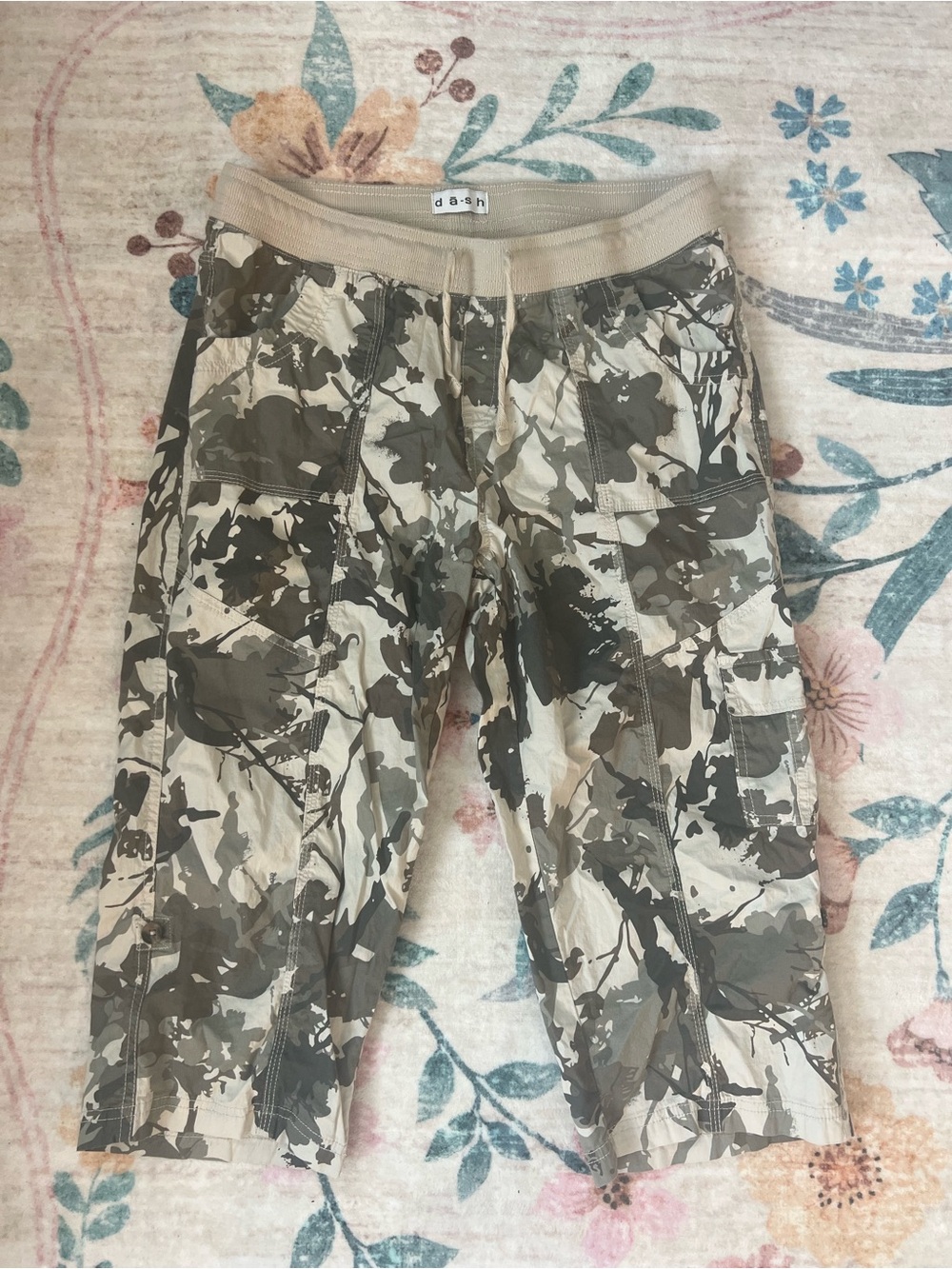 dā-sh Neutral Camo Lounge Shorts - Beige/Grey